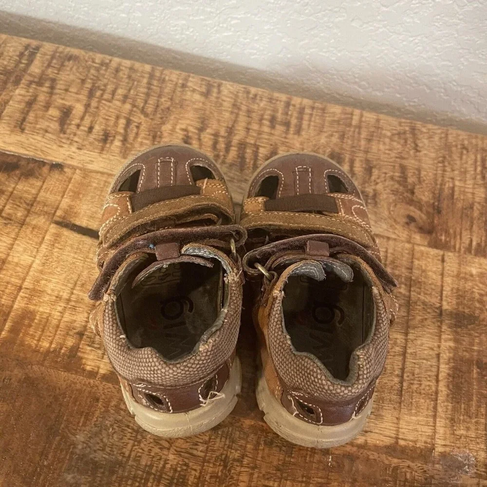 Twig Sandals Toddler Size 19 / US 5 Brown Leather Closed Toe Boys Two Toned